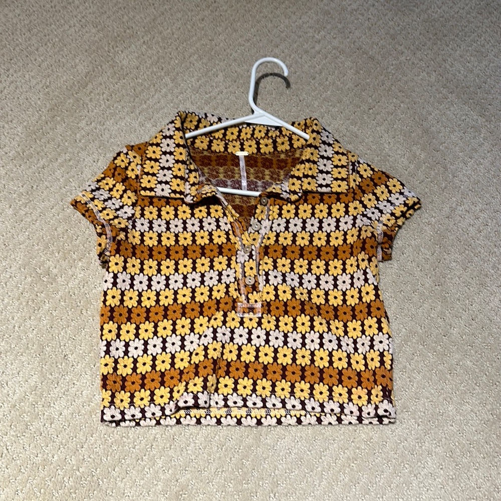 Free people retro daisy crop top. Slightly cropped